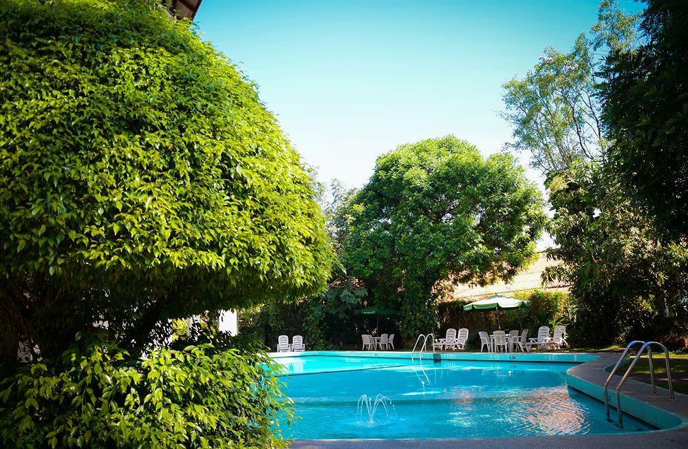 Hotel Hilltop Канди Экстерьер фото