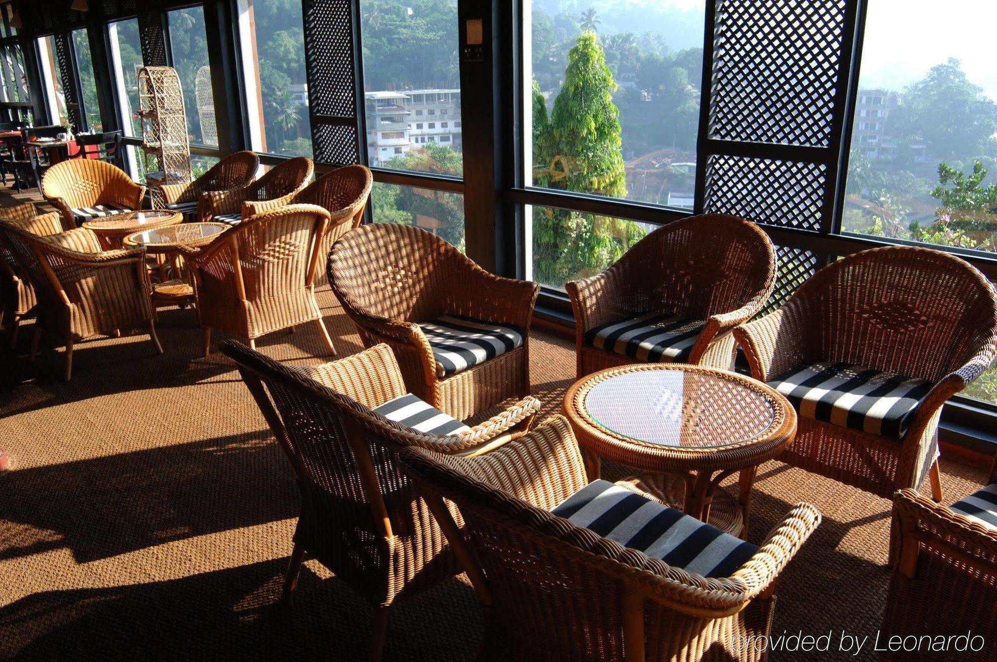 Hotel Hilltop Канди Ресторан фото