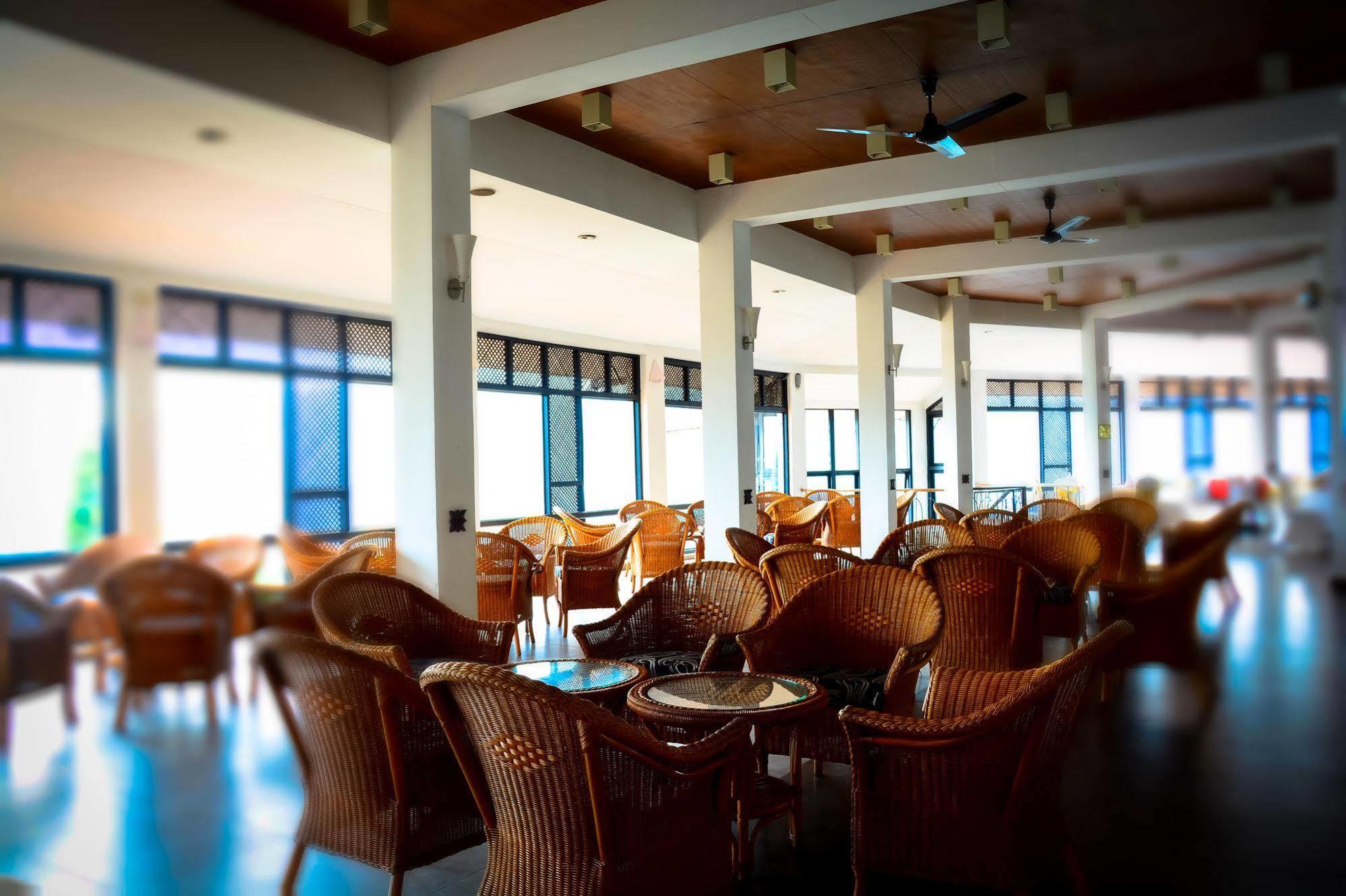 Hotel Hilltop Канди Экстерьер фото