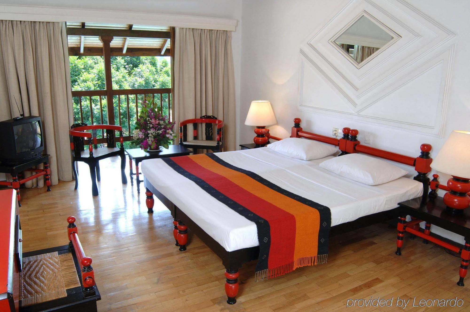 Hotel Hilltop Канди Экстерьер фото