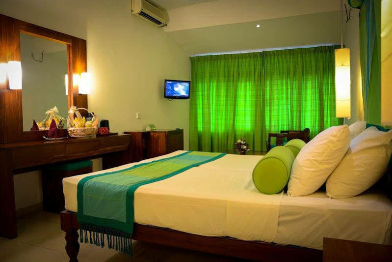 Hotel Hilltop Канди Экстерьер фото